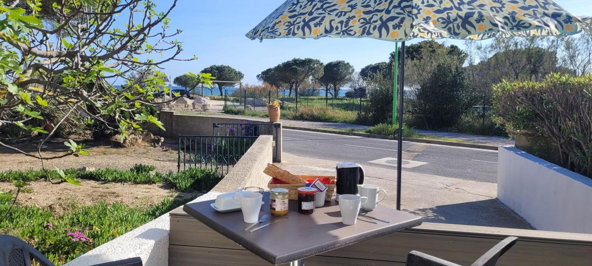 Villa Meze Avec Vue Face A L'Etang Exterior foto
